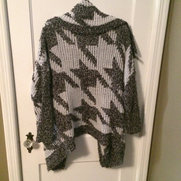 Express Houndstooth Knit Cardigan Sweater Small - Picture 3 of 6